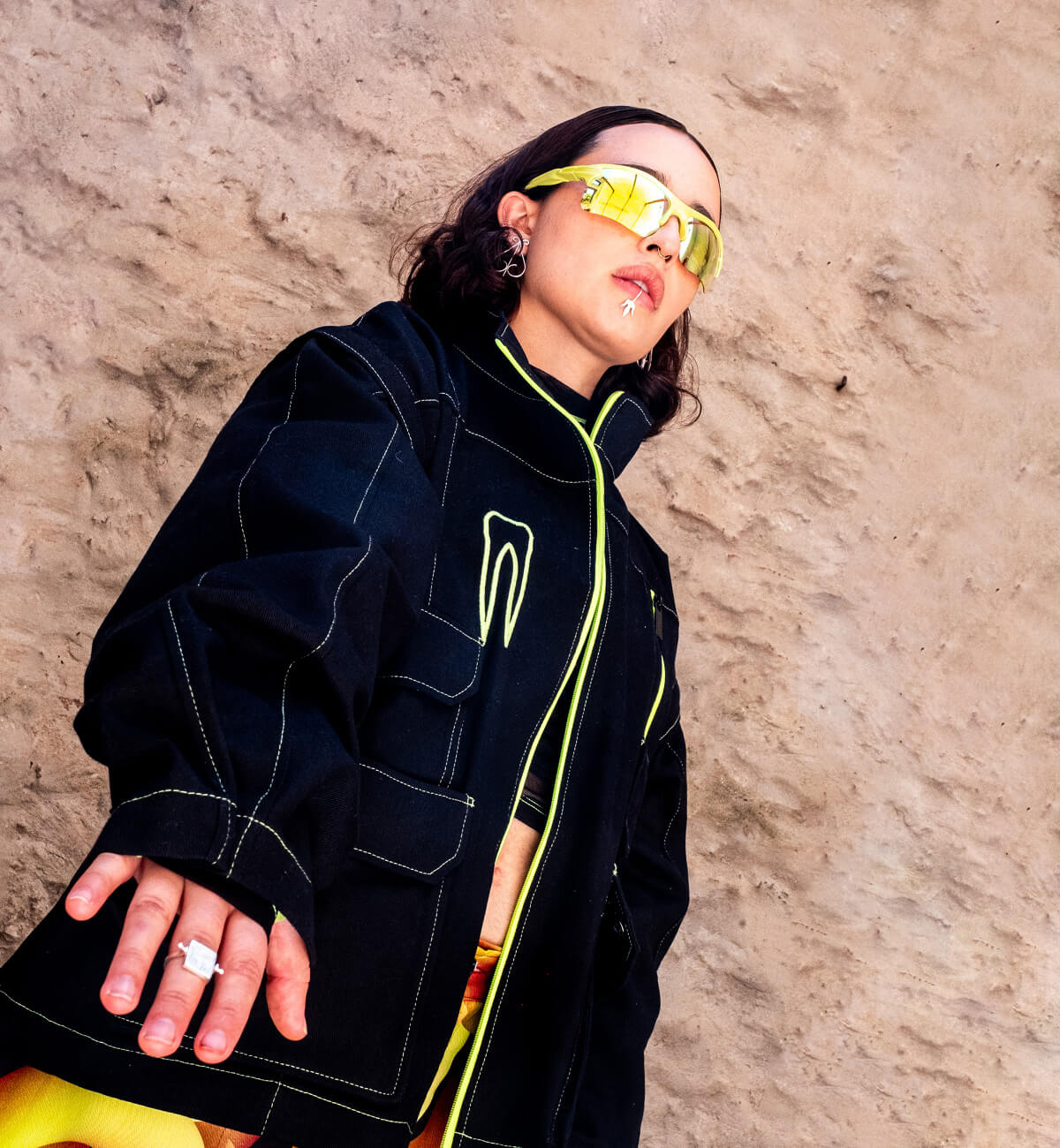 ✴︎ Chaqueta Desarmable Agender / Cc: Caníbal ✴︎ Negro Neón