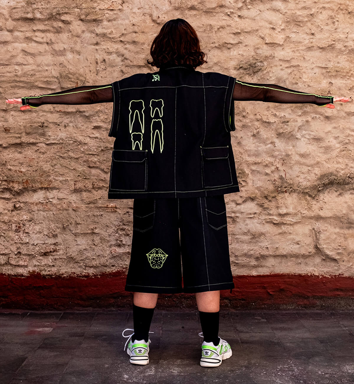 ✴︎ Chaqueta Desarmable Agender / Cc: Caníbal ✴︎ Negro Neón