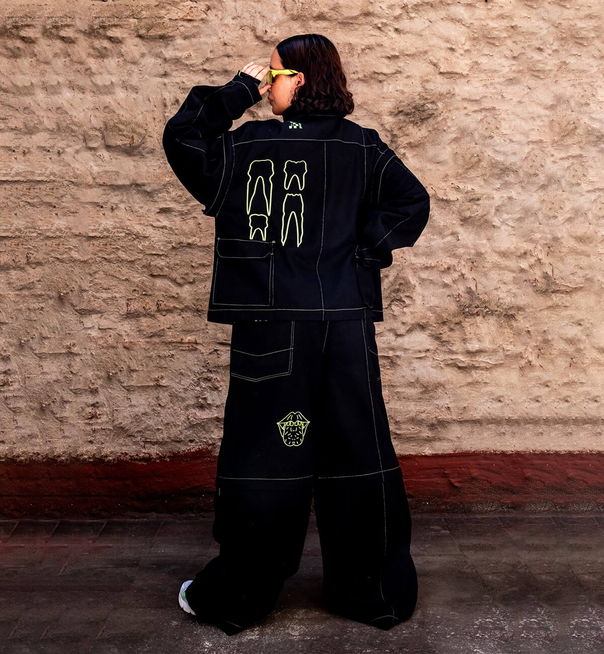 ✴︎ Chaqueta Desarmable Agender / Cc: Caníbal ✴︎ Negro Neón